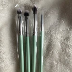 Makeup brushes